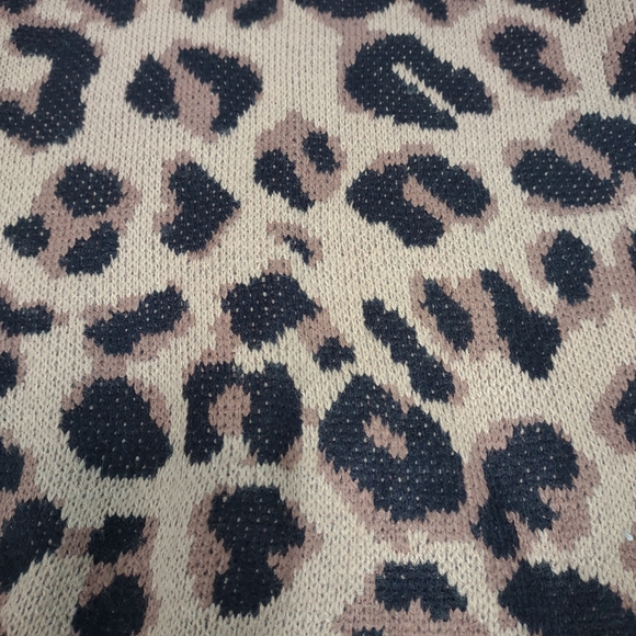 89th+Madison Women's Leopard Print Cowl Neck Sweater Size Medium - Picture 4 of 15